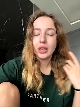 Nura n Sarah online show from November 19, 2025, 5:07 am