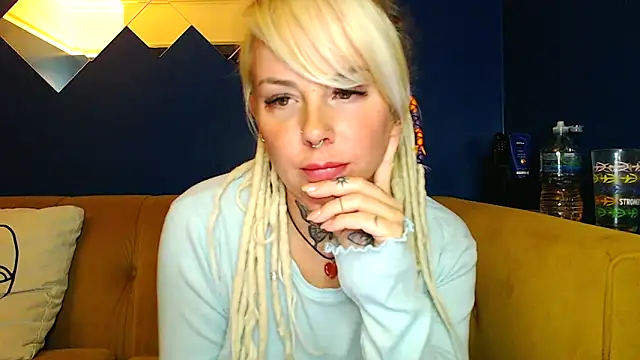 pixiedreadx online show from October 20, 2025, 10:54 pm