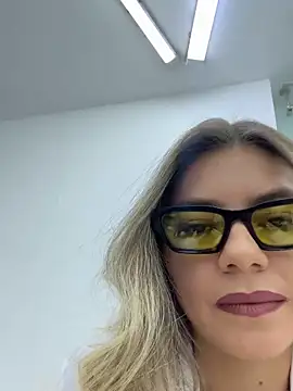 Snapshot of alicee16 chatting on February 8, 2026, 3:54 pm alicee16 online show from February 8, 2026, 3:54 pm