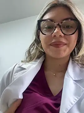 alicee16 online show from October 25, 2025, 8:09 pm