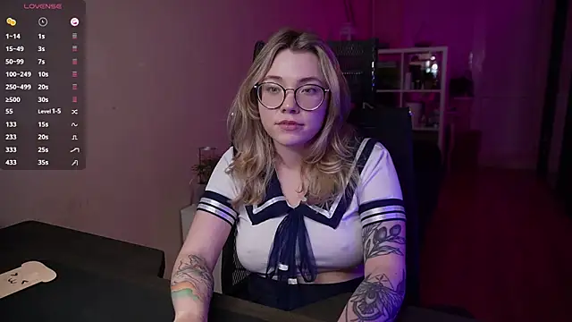 Snapshot of RemyCute chatting on December 15, 2024, 8:25 pm RemyCute online show from December 15, 2024, 8:25 pm