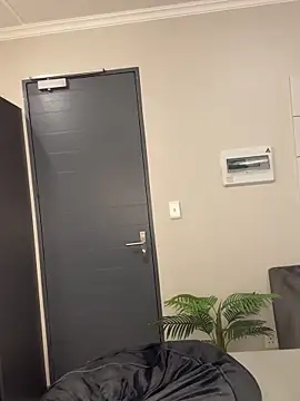 Snapshot of Neelo-Smith chatting on March 4, 2025, 8:49 pm Neelo-Smith online show from March 4, 2025, 8:49 pm