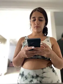 Alicia Ruiz online show from October 30, 2025, 7:11 pm