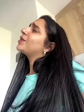 Alicia Ruiz online show from September 10, 2025, 6:07 pm