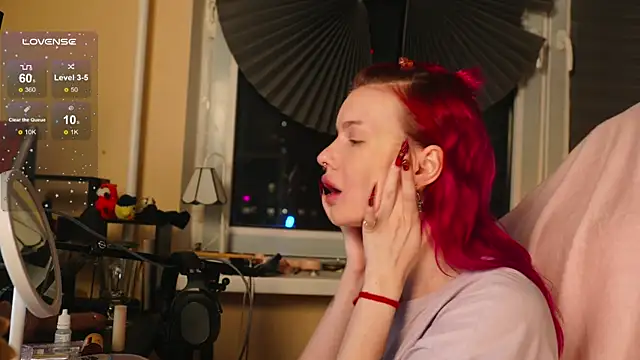 BlueCherryy online show from November 18, 2025, 8:01 pm