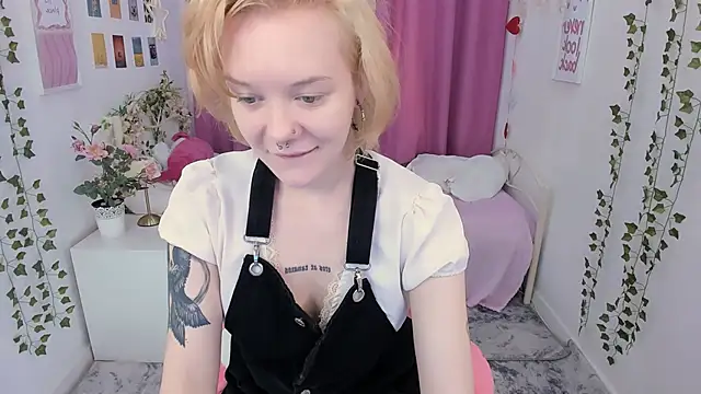 cyber whore  online show from April 29, 2026, 10:27 pm