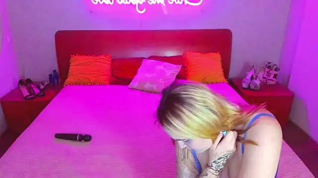 Snapshot of MagicEyess chatting on February 28, 2025, 12:20 pm MagicEyess online show from February 28, 2025, 12:20 pm
