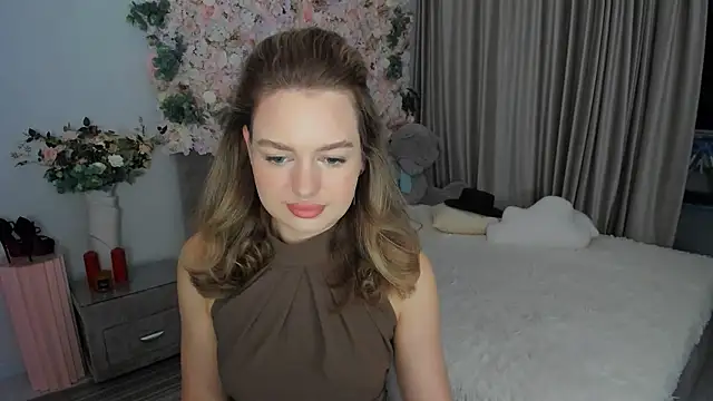 Snapshot of MiracleCurly chatting on October 8, 2025, 6:08 pm MiracleCurly online show from October 8, 2025, 6:08 pm
