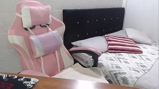 Snapshot of jade04_roberts chatting on October 19, 2025, 3:15 pm jade04 roberts online show from October 19, 2025, 3:15 pm