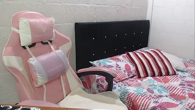 Snapshot of jade04_roberts chatting on October 2, 2025, 9:51 pm jade04 roberts online show from October 2, 2025, 9:51 pm