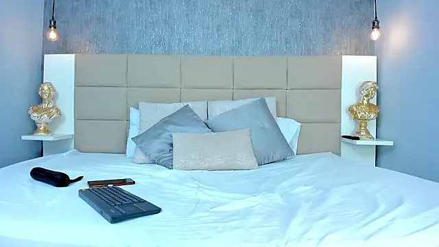 Hecatee 77 online show from March 19, 2026, 7:25 pm