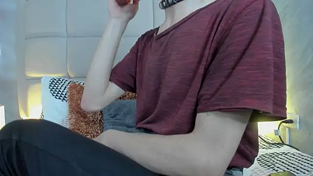 Snapshot of Hecatee_77 chatting on February 12, 2026, 7:46 pm Hecatee 77 online show from February 12, 2026, 7:46 pm