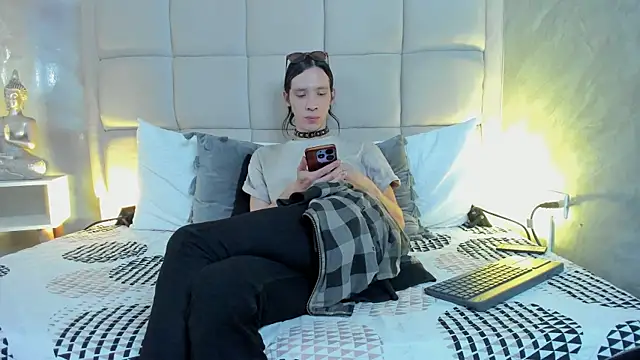 Snapshot of Hecatee_77 chatting on January 17, 2026, 8:01 pm Hecatee 77 online show from January 17, 2026, 8:01 pm