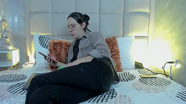 Snapshot of Hecatee_77 chatting on February 7, 2026, 7:55 pm Hecatee 77 online show from February 7, 2026, 7:55 pm