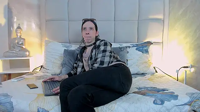 Snapshot of Hecatee_77 chatting on January 13, 2026, 7:40 pm Hecatee 77 online show from January 13, 2026, 7:40 pm