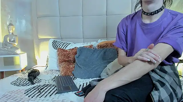 Snapshot of Hecatee_77 chatting on February 6, 2026, 8:16 pm Hecatee 77 online show from February 6, 2026, 8:16 pm