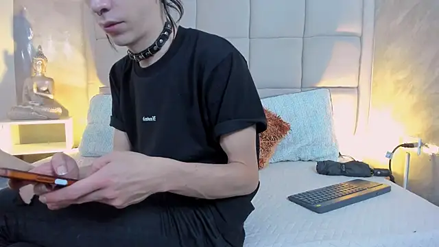 Snapshot of Hecatee_77 chatting on December 20, 2025, 6:22 pm Hecatee 77 online show from December 20, 2025, 6:22 pm