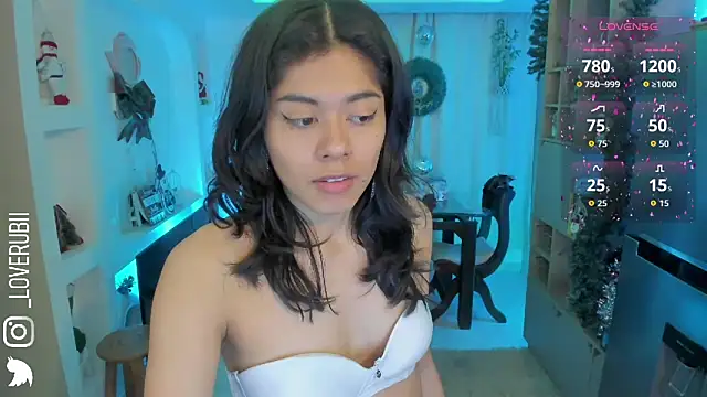 loverubii online show from November 15, 2025, 5:44 am