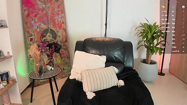 Snapshot of ninaa_sky chatting on October 6, 2025, 2:35 am ninaa sky online show from October 6, 2025, 2:35 am