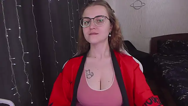 Snapshot of MissBrightShine chatting on March 15, 2025, 8:48 am MissBrightShine online show from March 15, 2025, 8:48 am