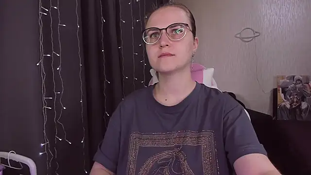 Snapshot of MissBrightShine chatting on September 17, 2025, 11:12 am MissBrightShine online show from September 17, 2025, 11:12 am