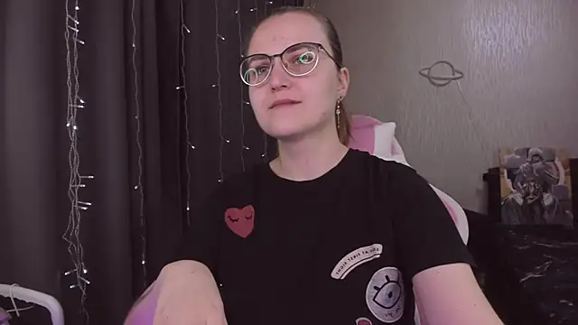 MissBrightShine online show from December 19, 2025, 11:23 am