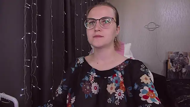 Snapshot of MissBrightShine chatting on September 11, 2025, 10:26 am MissBrightShine online show from September 11, 2025, 10:26 am