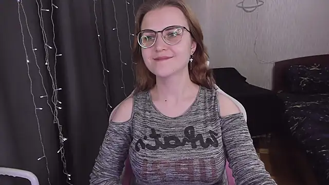 Snapshot of MissBrightShine chatting on March 21, 2025, 1:23 pm MissBrightShine online show from March 21, 2025, 1:23 pm