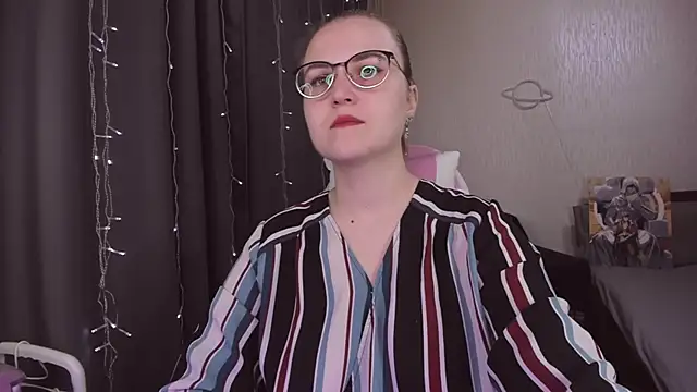 Snapshot of MissBrightShine chatting on November 19, 2025, 10:26 am MissBrightShine online show from November 19, 2025, 10:26 am