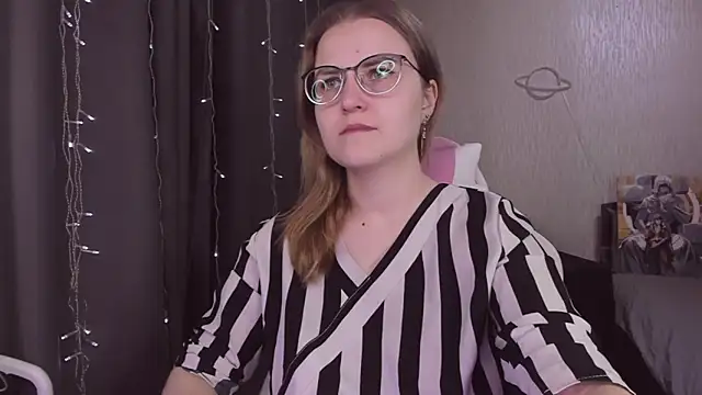 Snapshot of MissBrightShine chatting on November 8, 2025, 11:58 am MissBrightShine online show from November 8, 2025, 11:58 am