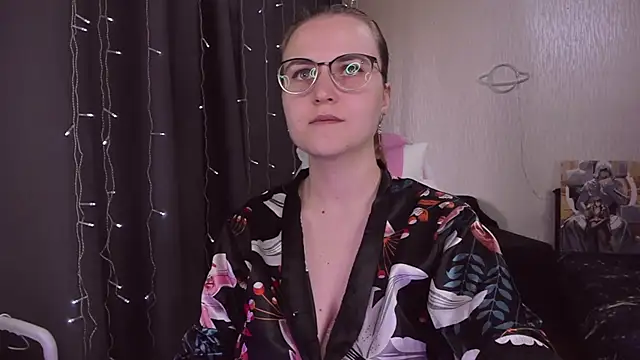 Snapshot of MissBrightShine chatting on September 14, 2025, 10:26 am MissBrightShine online show from September 14, 2025, 10:26 am