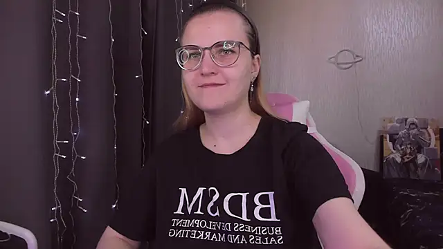 Snapshot of MissBrightShine chatting on October 8, 2025, 10:06 am MissBrightShine online show from October 8, 2025, 10:06 am