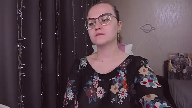 Snapshot of MissBrightShine chatting on November 11, 2025, 10:21 am MissBrightShine online show from November 11, 2025, 10:21 am