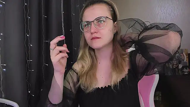 MissBrightShine online show from April 7, 2026, 11:01 am