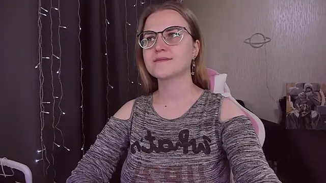 Snapshot of MissBrightShine chatting on September 19, 2025, 11:58 am MissBrightShine online show from September 19, 2025, 11:58 am