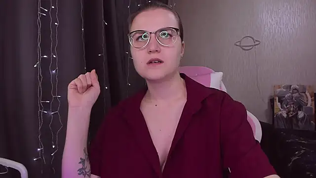 Snapshot of MissBrightShine chatting on October 12, 2025, 11:22 am MissBrightShine online show from October 12, 2025, 11:22 am