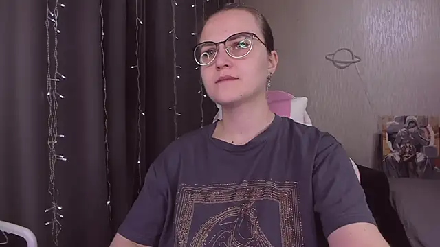 Snapshot of MissBrightShine chatting on November 7, 2025, 10:53 am MissBrightShine online show from November 7, 2025, 10:53 am