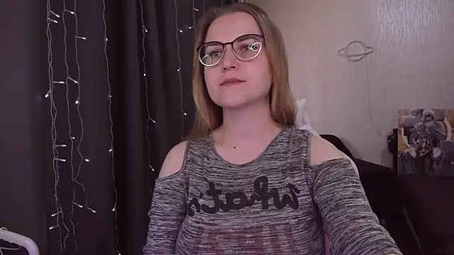 Snapshot of MissBrightShine chatting on September 23, 2025, 11:06 am MissBrightShine online show from September 23, 2025, 11:06 am