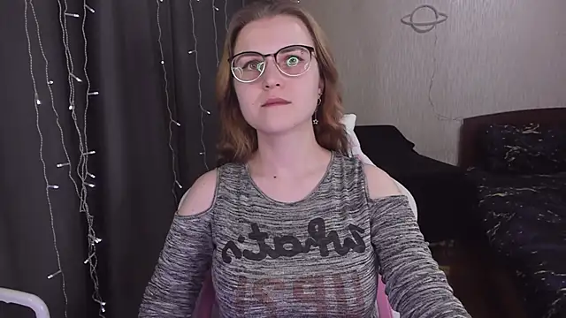 Snapshot of MissBrightShine chatting on March 21, 2025, 4:29 pm MissBrightShine online show from March 21, 2025, 4:29 pm