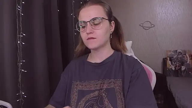 Snapshot of MissBrightShine chatting on November 9, 2025, 10:52 am MissBrightShine online show from November 9, 2025, 10:52 am