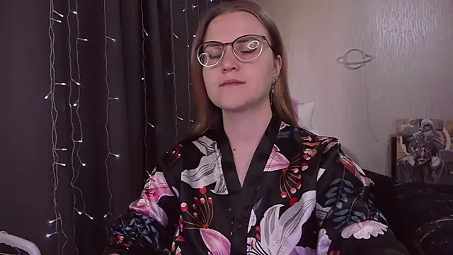 Snapshot of MissBrightShine chatting on September 12, 2025, 10:37 am MissBrightShine online show from September 12, 2025, 10:37 am