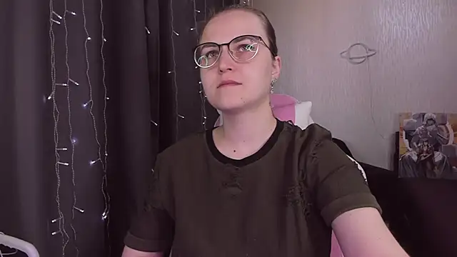 Snapshot of MissBrightShine chatting on September 25, 2025, 11:16 am MissBrightShine online show from September 25, 2025, 11:16 am