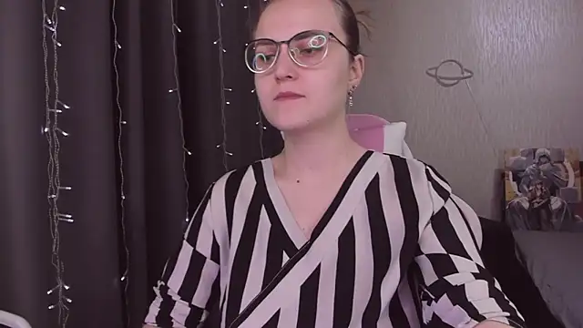 Snapshot of MissBrightShine chatting on November 6, 2025, 10:08 am MissBrightShine online show from November 6, 2025, 10:08 am