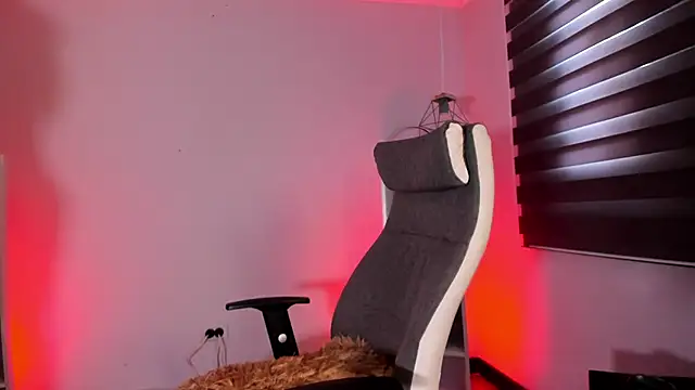  aish a  online show from November 13, 2025, 7:07 pm