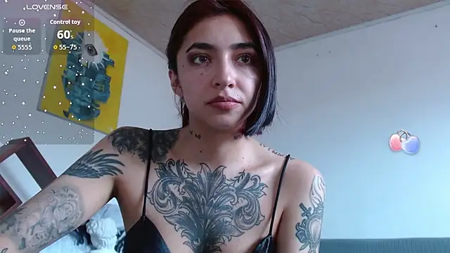 ZoeBakers  online show from October 8, 2025, 3:35 pm