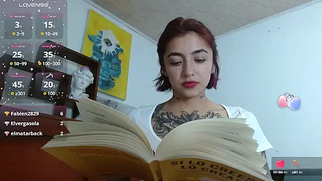 ZoeBakers  online show from September 26, 2025, 5:47 am