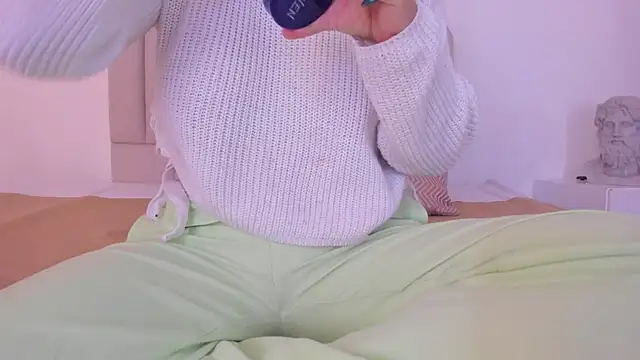 Snapshot of sarita_duque chatting on October 21, 2025, 12:04 pm sarita duque online show from October 21, 2025, 12:04 pm