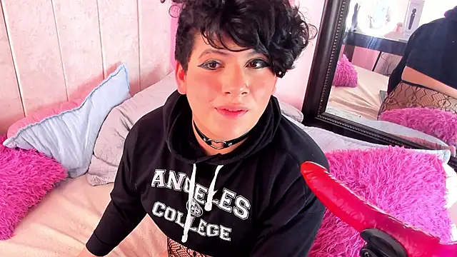 Snapshot of Satuurn_ chatting on February 15, 2025, 6:55 pm Satuurn online show from February 15, 2025, 6:55 pm