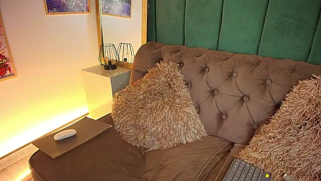 Snapshot of Satuurn_ chatting on February 20, 2026, 2:41 pm Satuurn online show from February 20, 2026, 2:41 pm