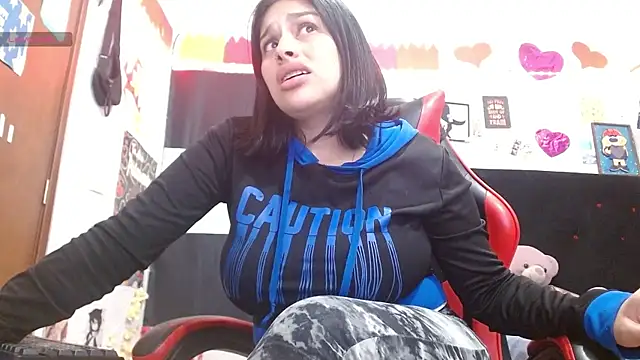 Snapshot of Saray_extrovert_ chatting on May 13, 2026, 2:18 am Saray extrovert online show from May 13, 2026, 2:18 am